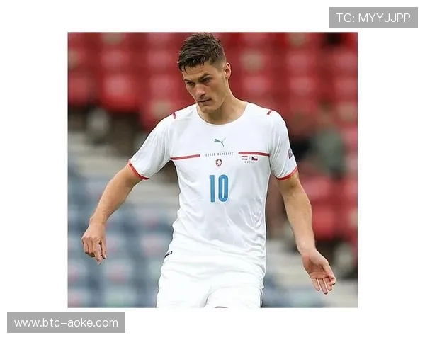 巴黎圣日耳曼25轮不败领跑，登贝莉13球登顶射手榜