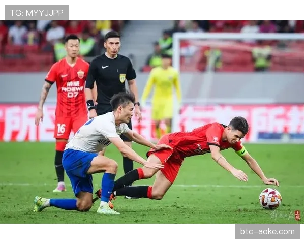 维尼修斯与基米希发生冲突，双方各吃一张黄牌